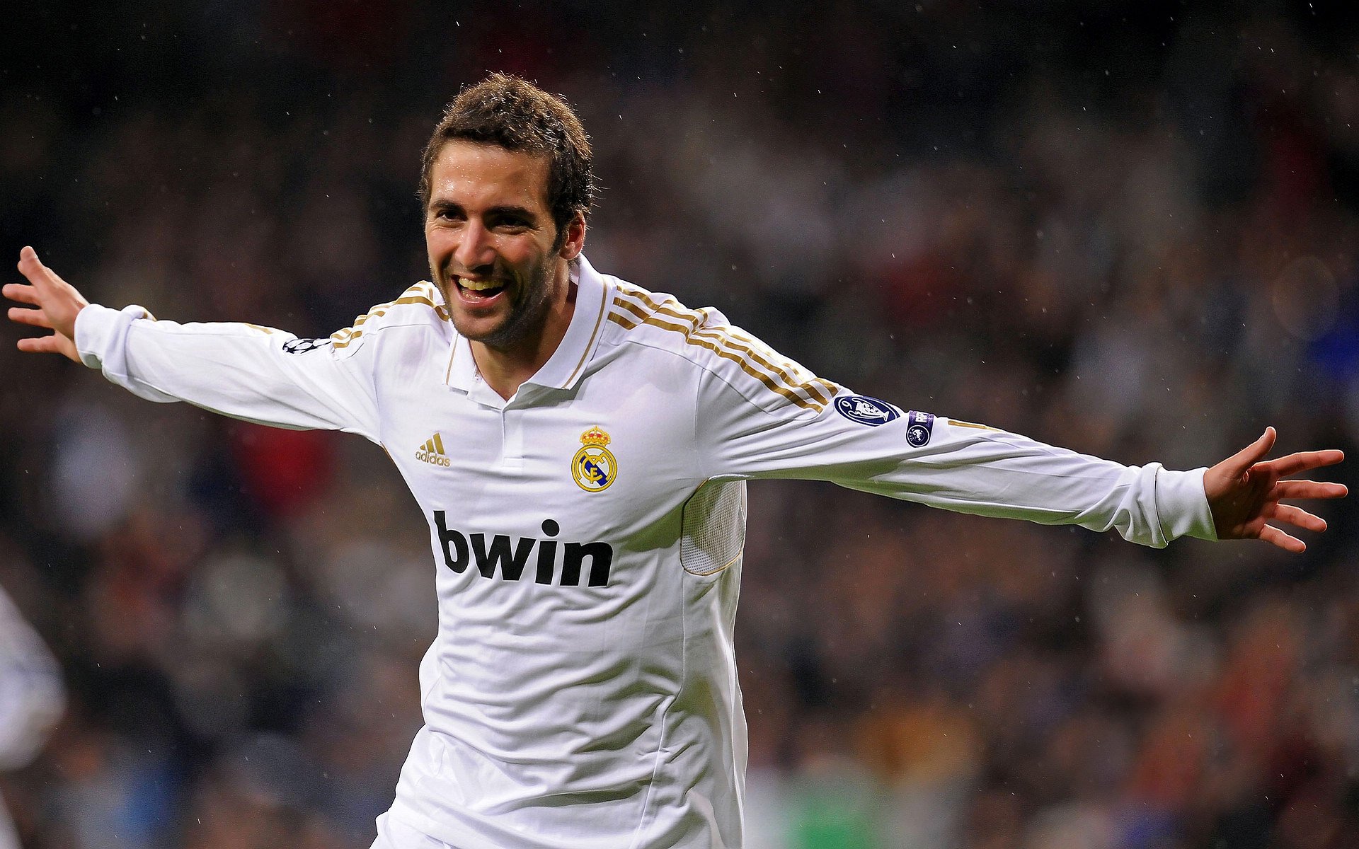 九游电竞中心-英超冲刺无限：悬念、精彩持续升温！，英超 满场